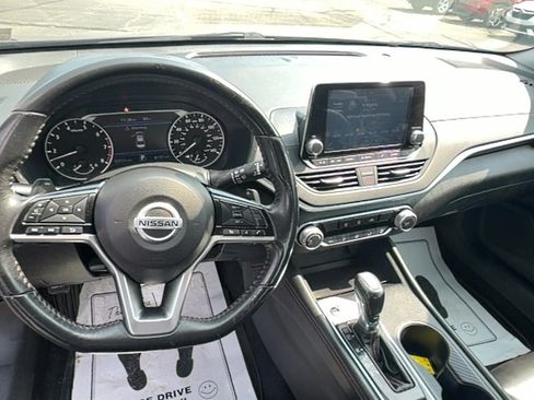 Used 2019 Nissan Altima 2.5 SR FWD image 14