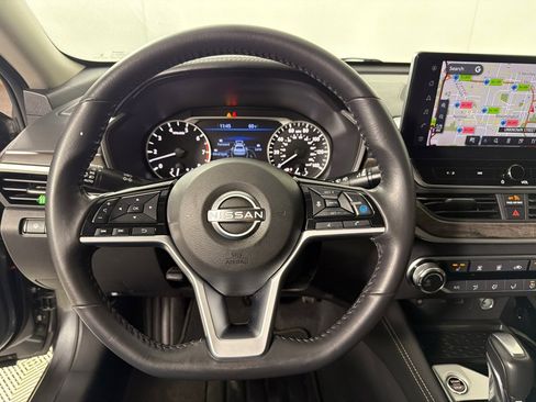 Used 2023 Nissan Altima 2.5 SV w/ SV Premium Package image 16