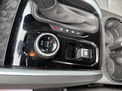 Used 2023 Chevrolet Colorado Trail Boss AWD/4WD image 23