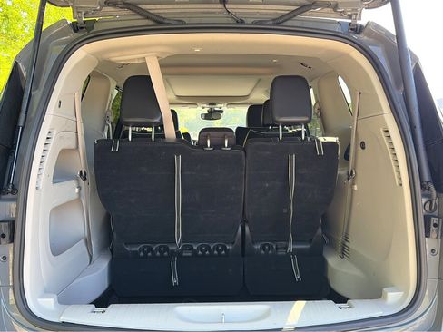 Used 2023 Chrysler Pacifica Limited FWD image 23