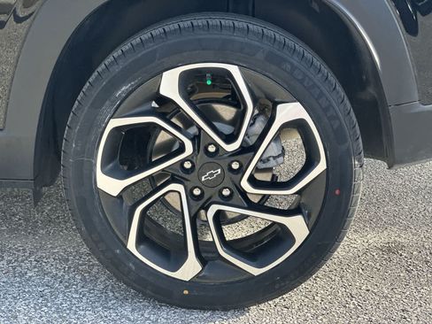 Used 2024 Chevrolet Trax RS w/ Sunroof Package FWD image 9