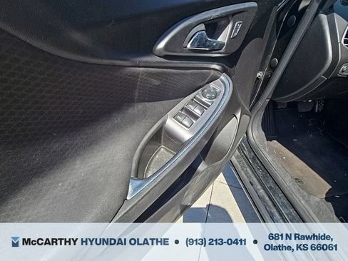 Used 2017 Chevrolet Malibu LT FWD image 16
