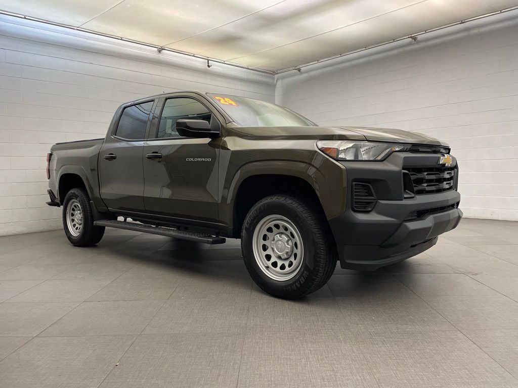 Used 2024 Chevrolet Colorado W/T RWD image 6