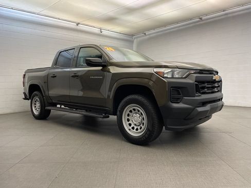 Used 2024 Chevrolet Colorado W/T RWD image 6