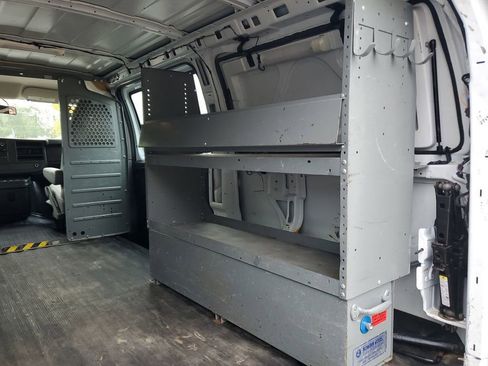 Used 2014 Chevrolet Express 2500 w/ Express Access Plus Package image 9