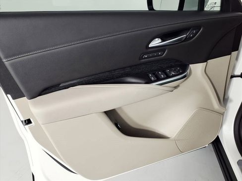 Certified 2023 Cadillac XT4 Premium Luxury w/ Enhanced Visibility Package image 17