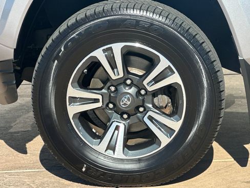 Certified 2018 Toyota Tacoma TRD Sport image 32