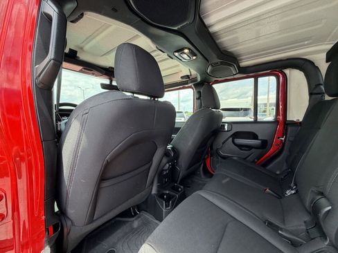 Used 2022 Jeep Gladiator Sport AWD/4WD image 16