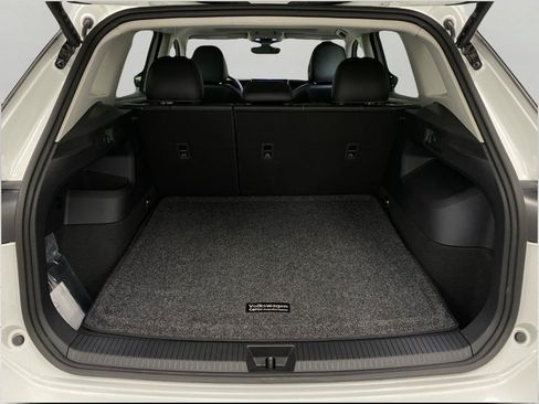 Certified 2026 Volkswagen Tiguan SE AWD/4WD image 5
