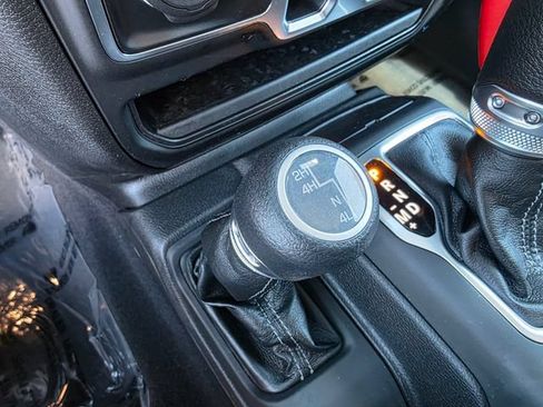 Used 2025 Jeep Gladiator Sport AWD/4WD image 29