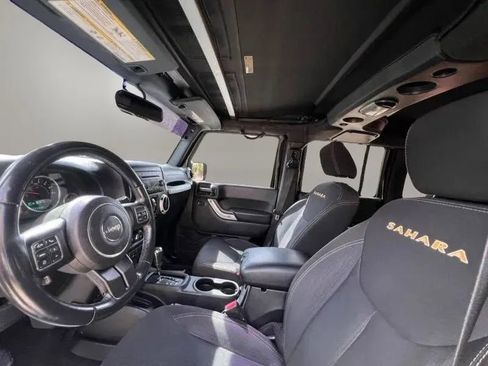 Used 2015 Jeep Wrangler Unlimited Sahara w/ Connectivity Group AWD/4WD image 11