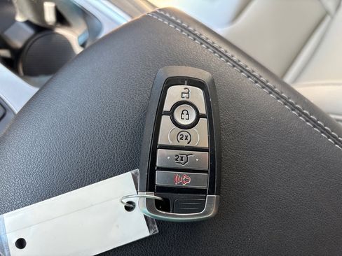 Used 2022 Ford Edge Titanium image 26