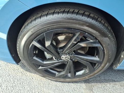 Used 2025 Volkswagen Jetta SE FWD image 9