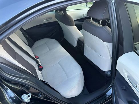 Used 2021 Toyota Corolla LE image 21