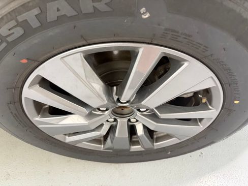 Used 2024 Nissan Pathfinder SV FWD image 9
