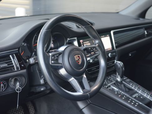 Certified 2019 Porsche Macan AWD/4WD image 4