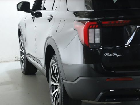 Used 2025 Ford Explorer ST-Line AWD/4WD image 44