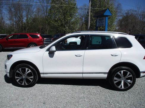Used 2017 Volkswagen Touareg Wolfsburg Edition image 2