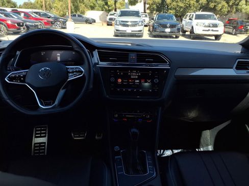 Certified 2023 Volkswagen Tiguan SE R-Line image 22