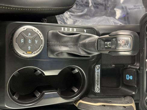 Used 2025 Ford Bronco Badlands image 17