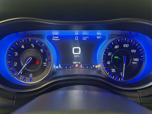 Used 2018 Chrysler 300 Touring RWD image 34