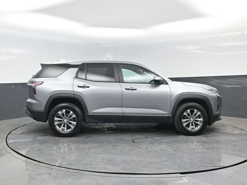 Used 2025 Chevrolet Equinox LT AWD/4WD image 3