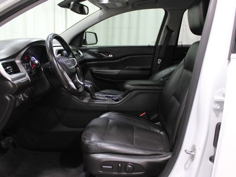 Used 2018 GMC Acadia SLT image 3