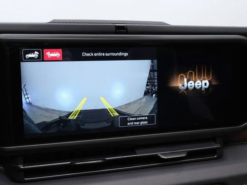 Used 2025 Jeep Wrangler Unlimited Rubicon w/ Technology Group image 61