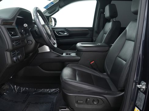 Used 2022 Chevrolet Suburban LT w/ Luxury Package image 26