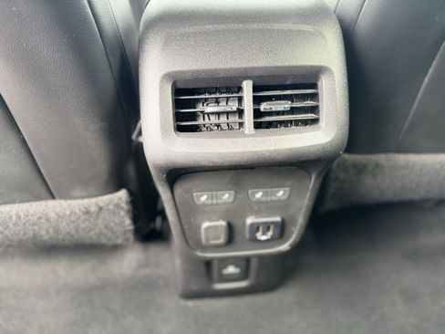 Used 2018 Chevrolet Equinox Premier image 24