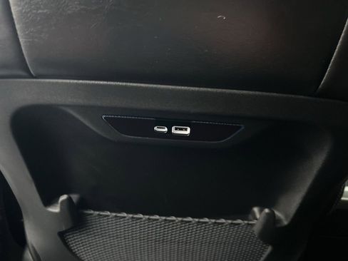 Used 2025 Chrysler Pacifica Select image 32