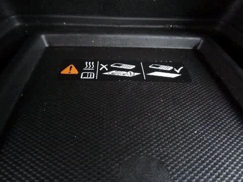 Used 2023 Chevrolet Traverse LT image 35