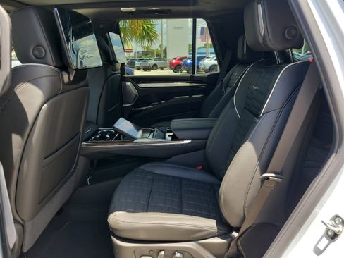New 2026 Cadillac Escalade Platinum Sport AWD/4WD image 16