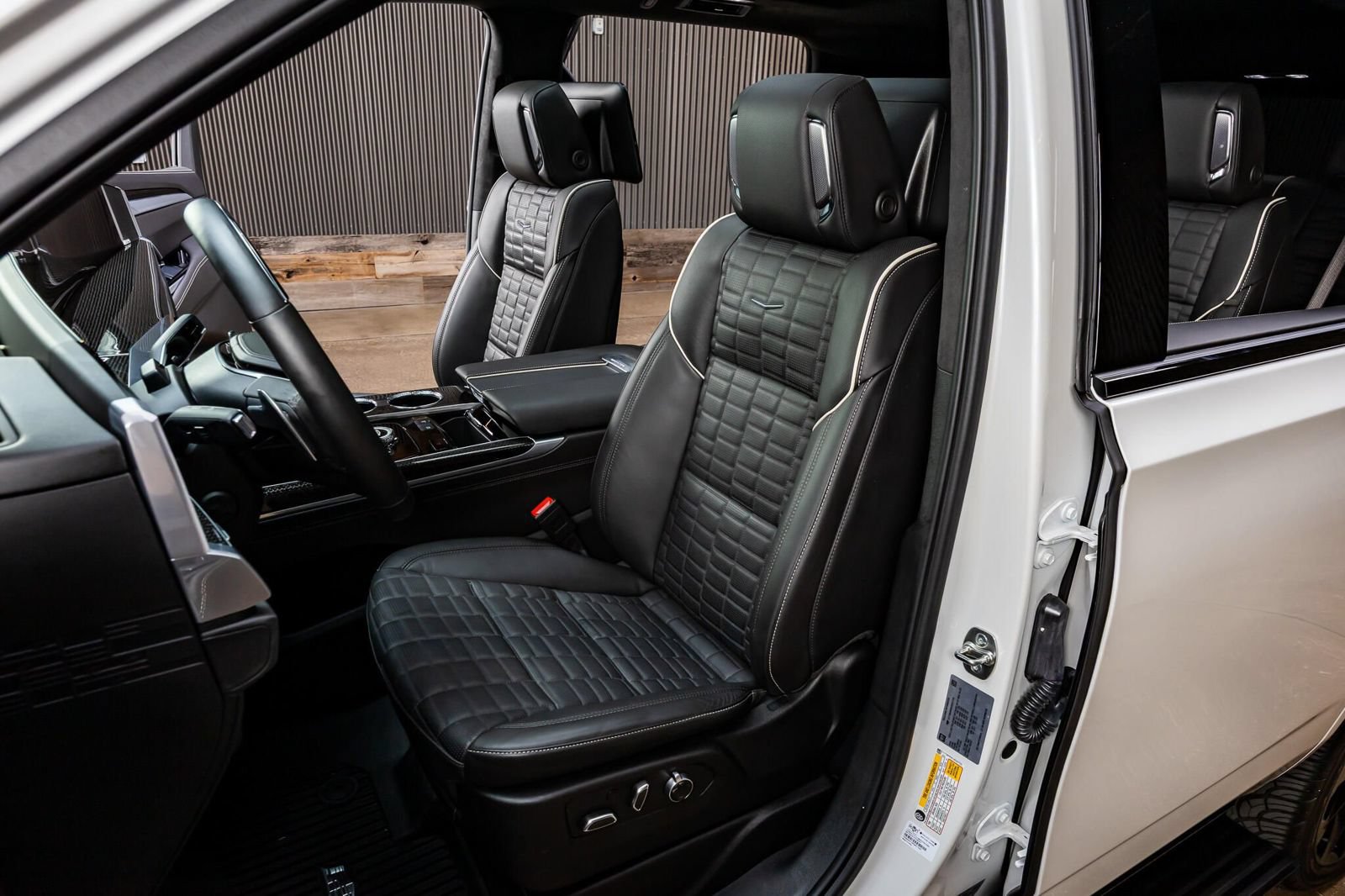 Used 2025 Cadillac Escalade V AWD/4WD image 27