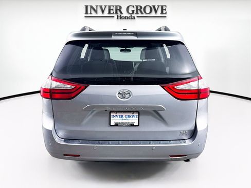 Used 2017 Toyota Sienna XLE Premium AWD/4WD image 6