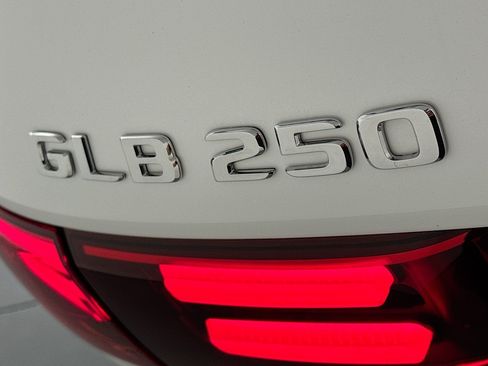 New 2026 Mercedes-Benz GLB 250 4MATIC image 8
