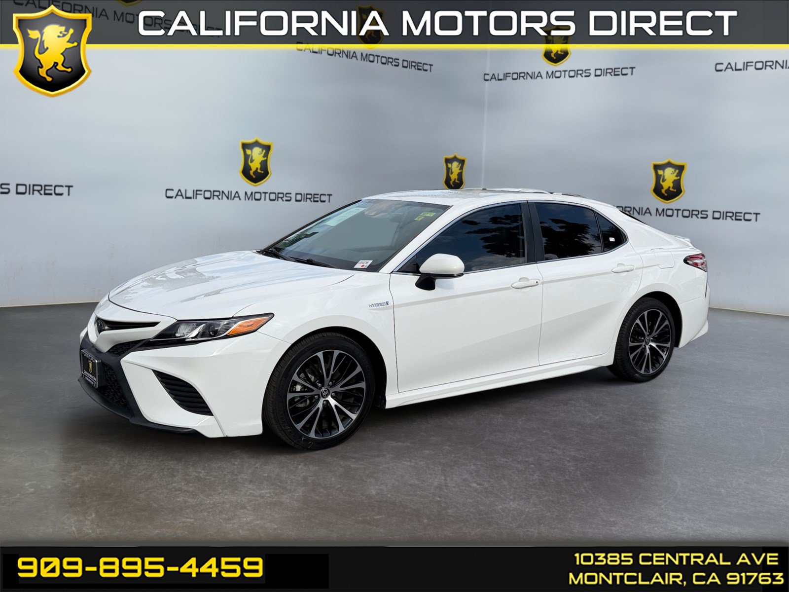 Used 2020 Toyota Camry SE w/ Carpet Mat Package FWD image 1