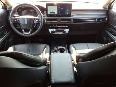 Used 2025 Lincoln Corsair AWD w/ Equipment Group 101A image 10