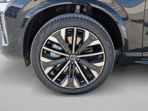 New 2026 Volvo XC90 B5 Plus w/ Protection Package image 11