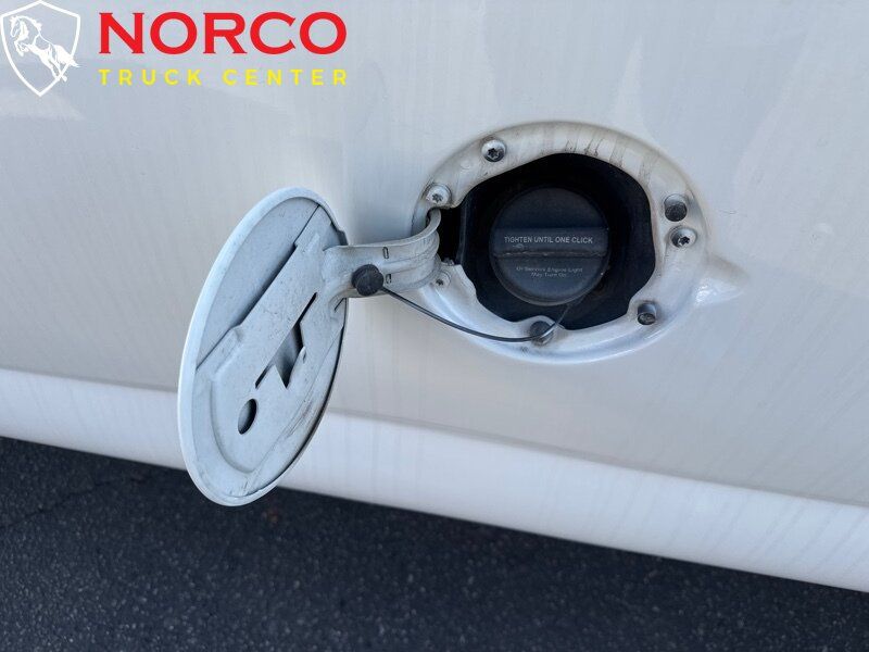 Used 2017 Chevrolet Express 2500 RWD image 17