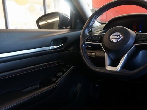 Used 2023 Nissan Altima 2.5 SR w/ SR Premium Package image 34