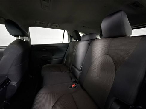Certified 2023 Toyota Highlander LE image 30