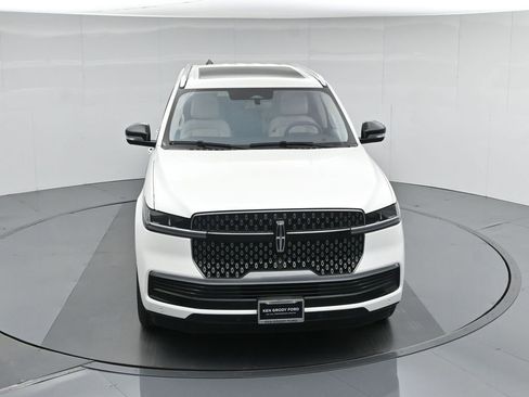 Used 2025 Lincoln Navigator Reserve AWD/4WD image 41