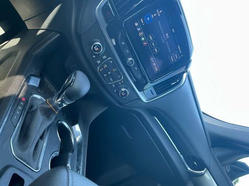 Used 2023 Chevrolet Traverse LT FWD image 11