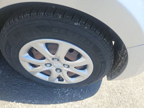 Used 2014 Hyundai Accent GS FWD image 17