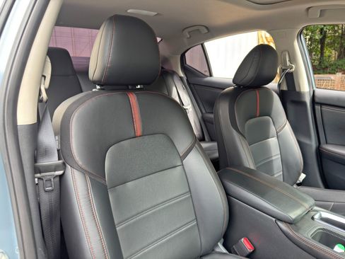 Used 2025 Nissan Sentra SR w/ SR Premium Package FWD image 32