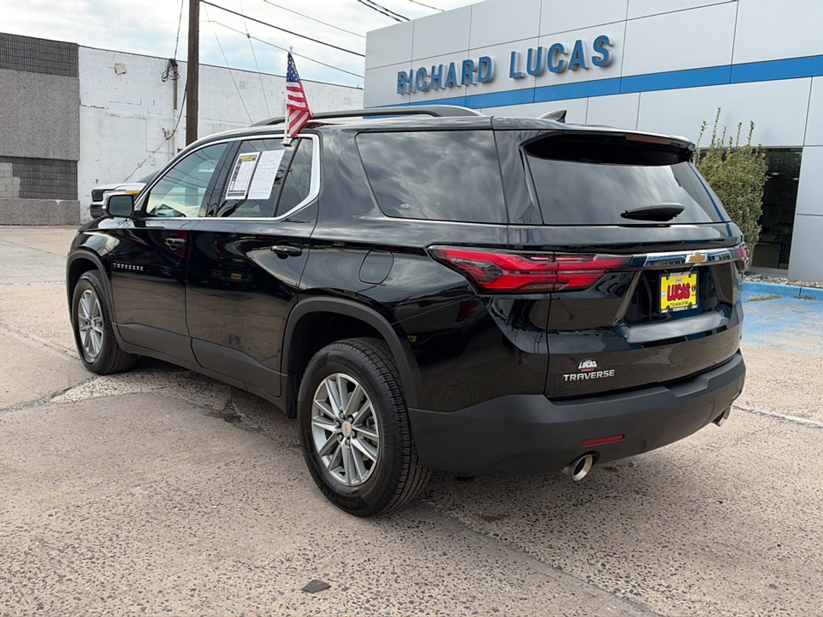 Used 2023 Chevrolet Traverse LT FWD image 7