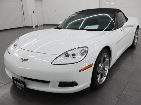 Used 2007 Chevrolet Corvette Convertible w/ Preferred Equipment Group RWD image 7
