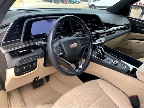 Used 2024 Cadillac Escalade Premium Luxury w/ Performance Package image 17