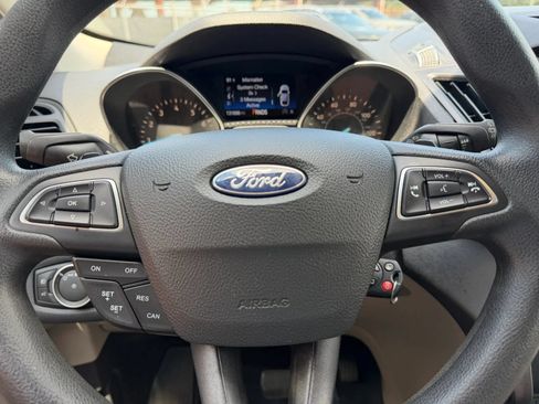 Used 2017 Ford Escape SE w/ Equipment Group 201A FWD image 16